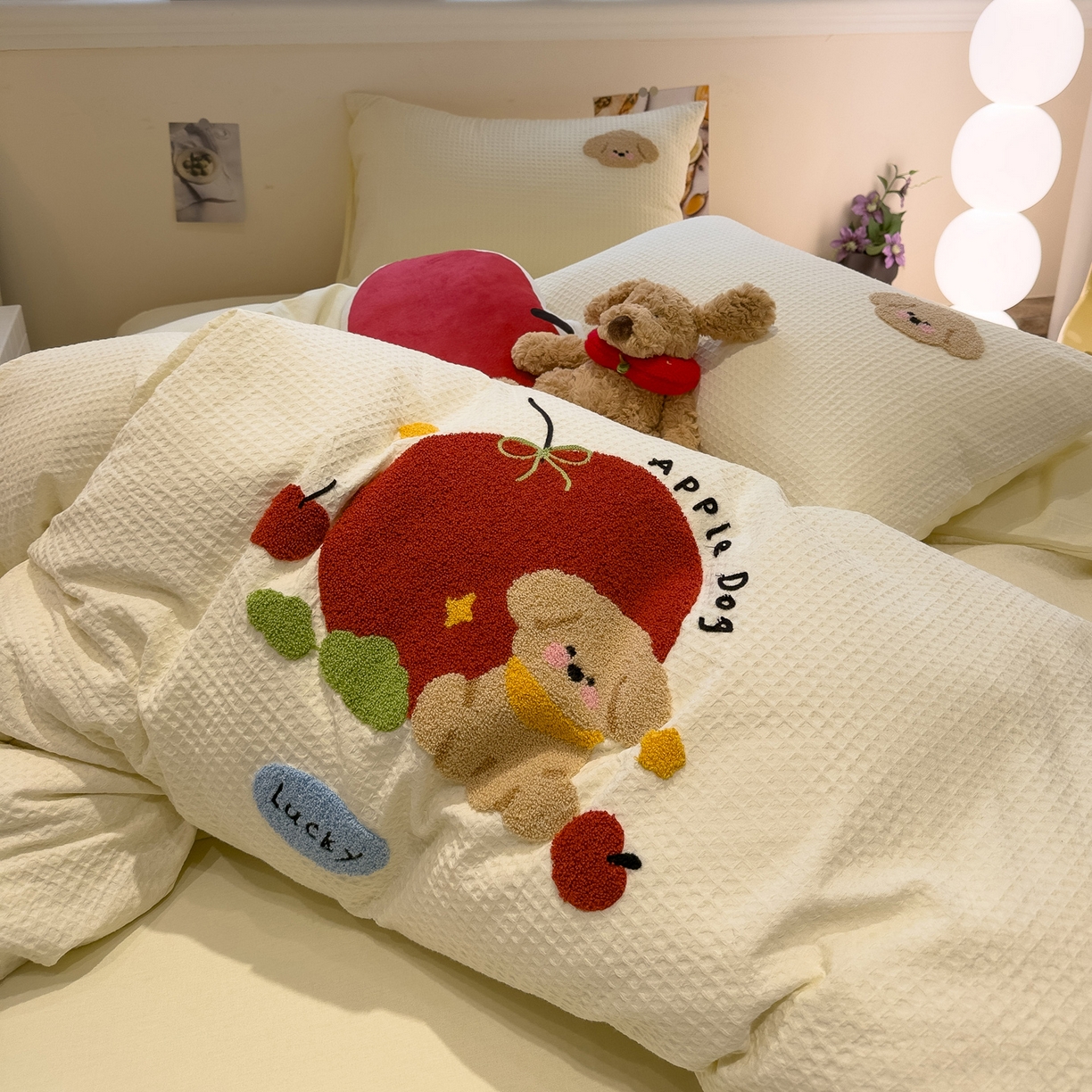 91家纺网 家纺一手货源 找家纺 雅居纺家纺 2026新款全棉华夫格毛巾绣四件套 米黄苹安狗