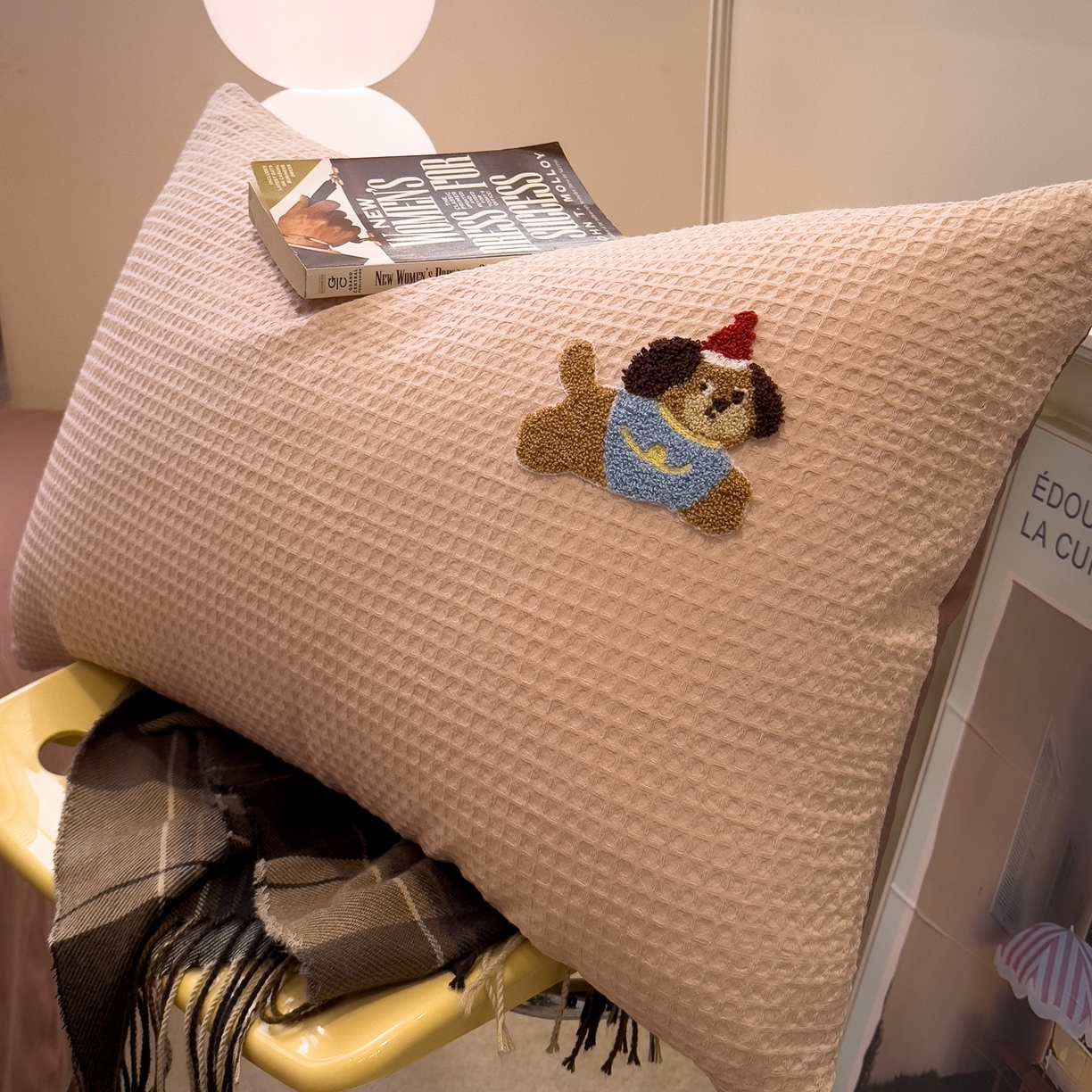 91家纺网 家纺一手货源 找家纺 雅居纺家纺 2026新款全棉华夫格毛巾绣四件套 米驼腊肠狗