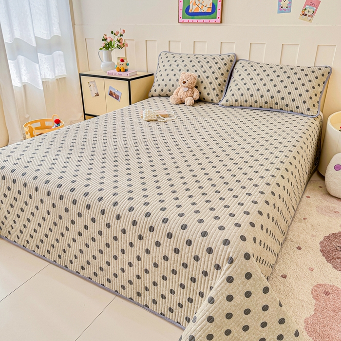 91家纺网 家纺一手货源 找家纺 2026新款13070单面全棉绗缝床盖三件套 灰调波点