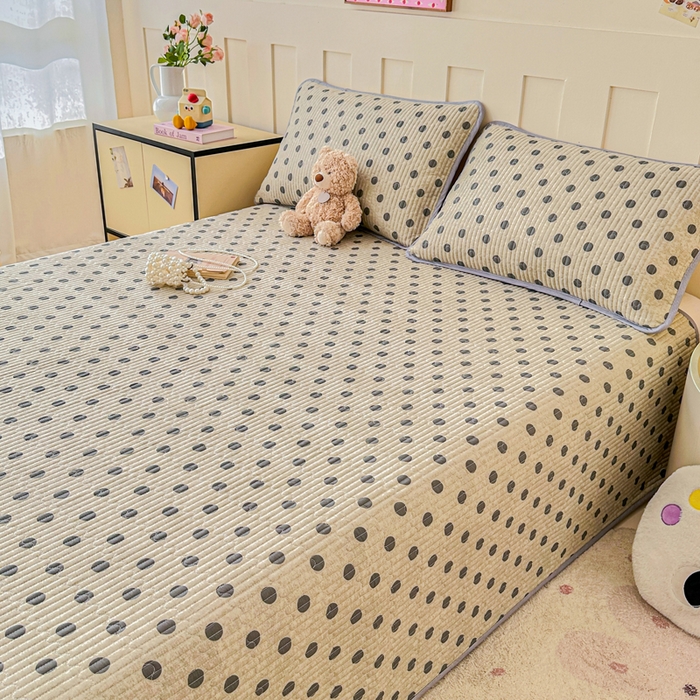 91家纺网 家纺一手货源 找家纺 2026新款13070单面全棉绗缝床盖三件套 灰调波点