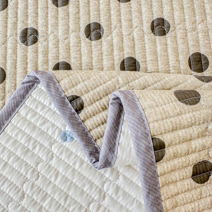 91家纺网 家纺一手货源 找家纺 2026新款13070单面全棉绗缝床盖三件套 灰调波点