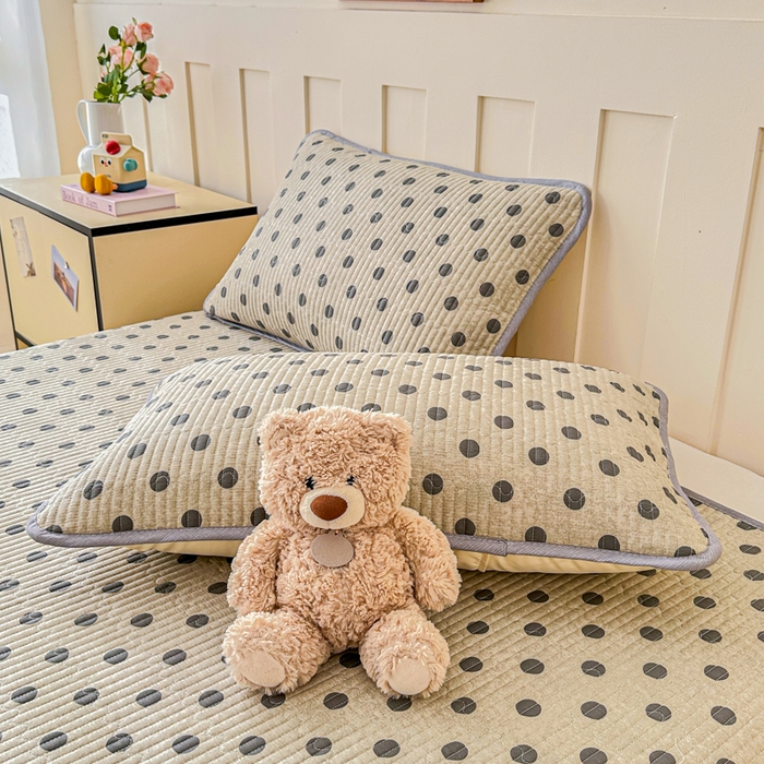 91家纺网 家纺一手货源 找家纺 2026新款13070单面全棉绗缝床盖三件套 灰调波点