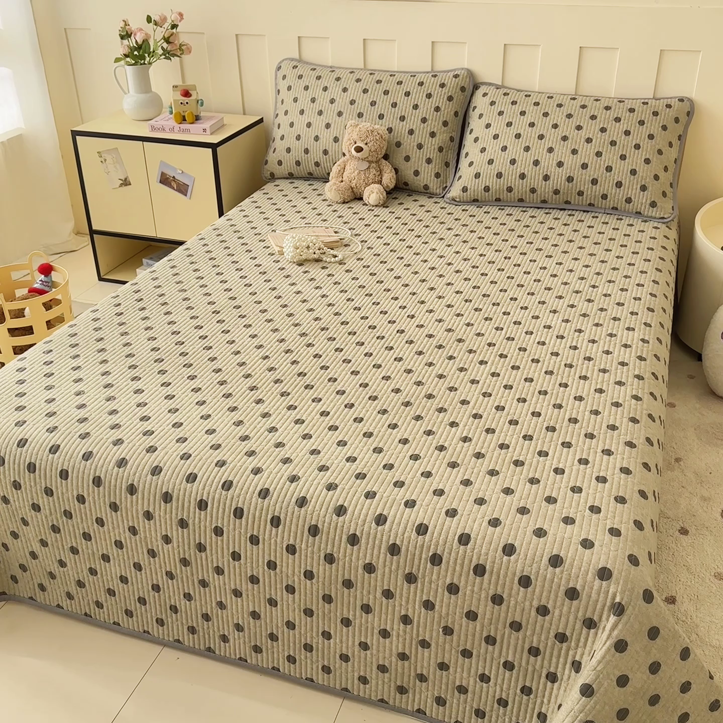 91家纺网 家纺一手货源 找家纺 2026新款13070单面全棉绗缝床盖三件套 灰调波点