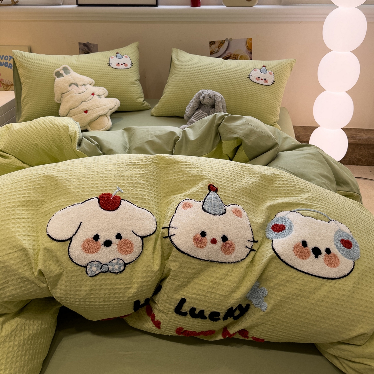 91家纺网 家纺一手货源 找家纺 雅居纺家纺 2026新款全棉华夫格毛巾绣四件套 水绿萌宠