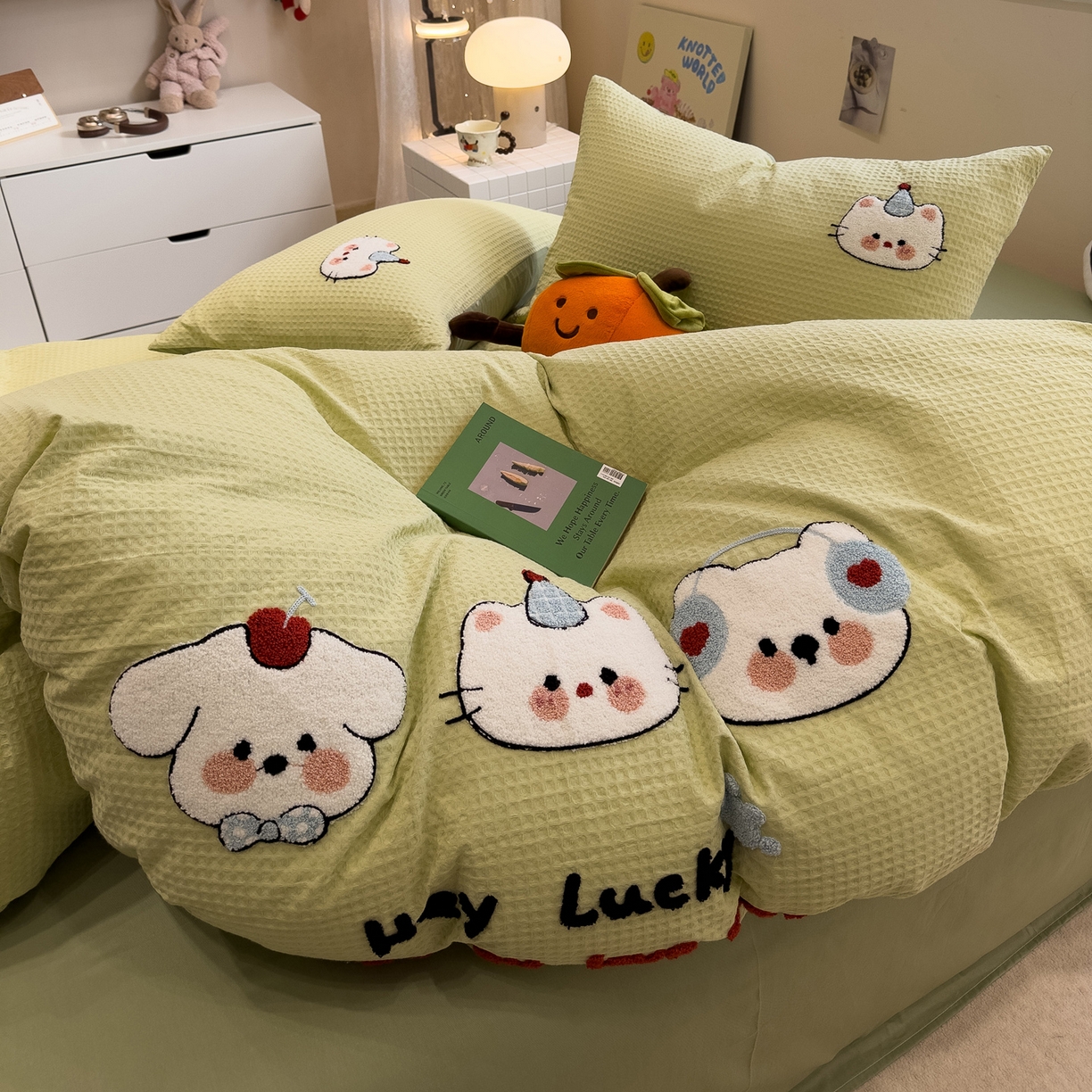 91家纺网 家纺一手货源 找家纺 雅居纺家纺 2026新款全棉华夫格毛巾绣四件套 水绿萌宠