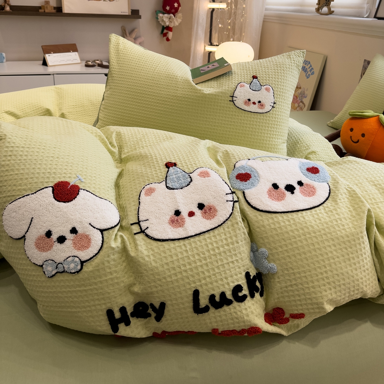 91家纺网 家纺一手货源 找家纺 雅居纺家纺 2026新款全棉华夫格毛巾绣四件套 水绿萌宠