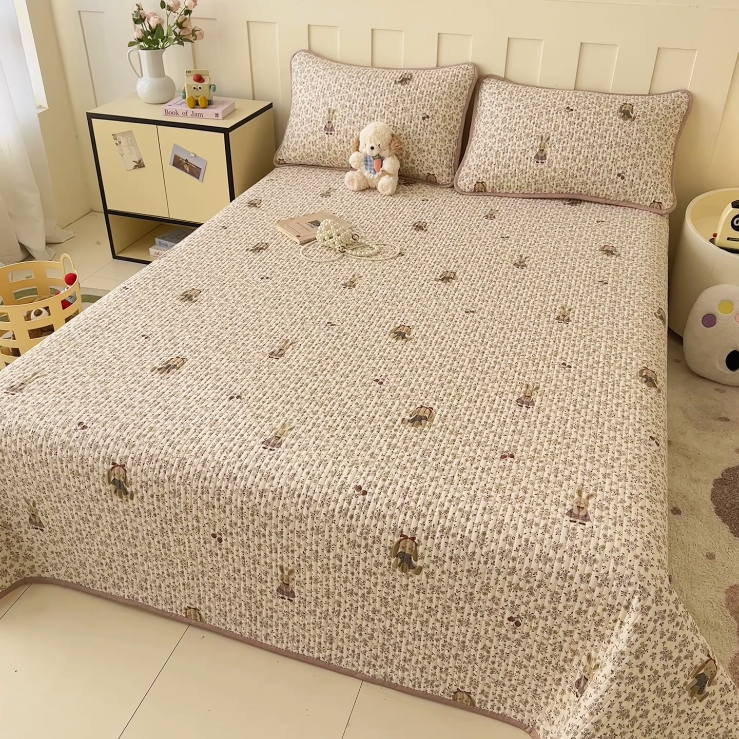 91家纺网 家纺一手货源 找家纺 2026新款13070单面全棉绗缝床盖三件套 帕丁顿兔兔