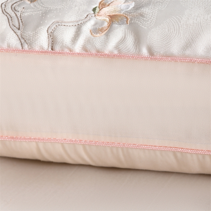 91家纺网 家纺一手货源 找家纺 （总）仁宇枕业 2025新款新品棠颜悦色蚕丝定型枕