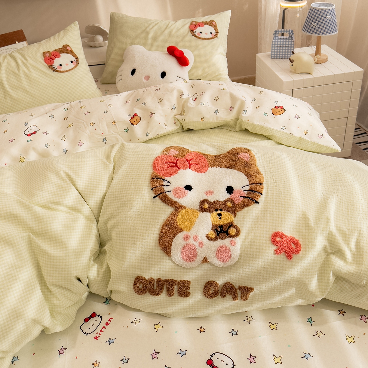 91家纺网 家纺一手货源 找家纺 雅居纺家纺 2026新款全棉色织水洗棉毛巾绣猫咪四件套 绿格猫咪