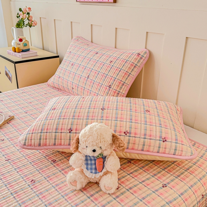 91家纺网 家纺一手货源 找家纺 2026新款13070单面全棉绗缝床盖三件套 樱桃窗台