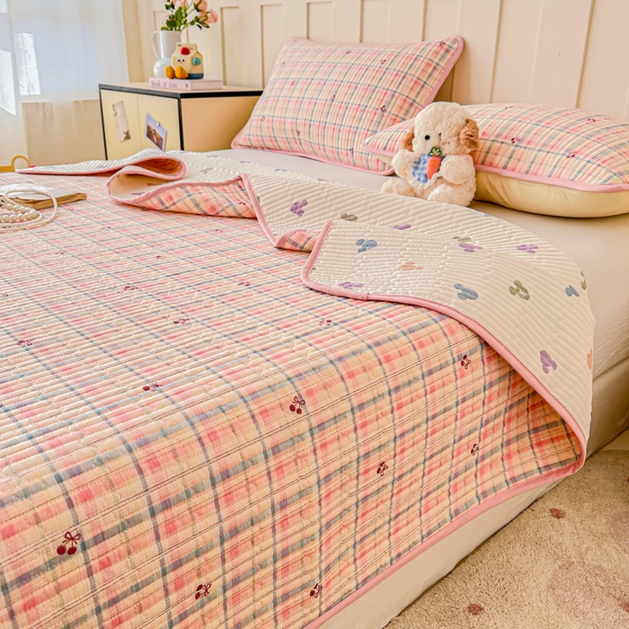 91家纺网 家纺一手货源 找家纺 2026新款13070单面全棉绗缝床盖三件套 樱桃窗台