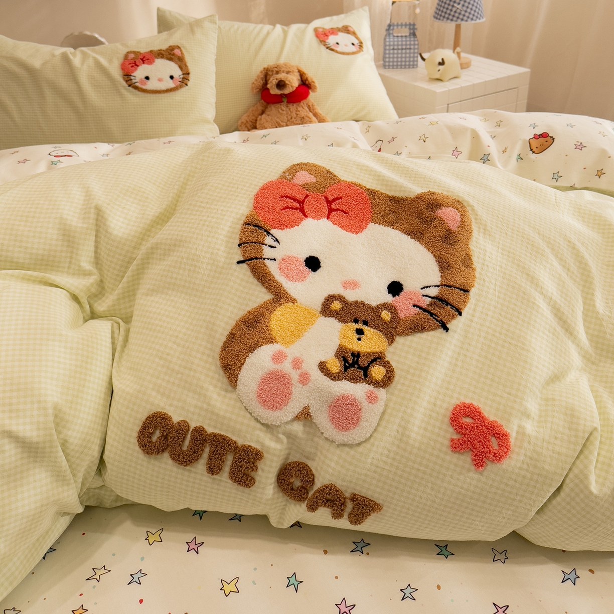 91家纺网 家纺一手货源 找家纺 雅居纺家纺 2026新款全棉色织水洗棉毛巾绣猫咪四件套 绿格猫咪