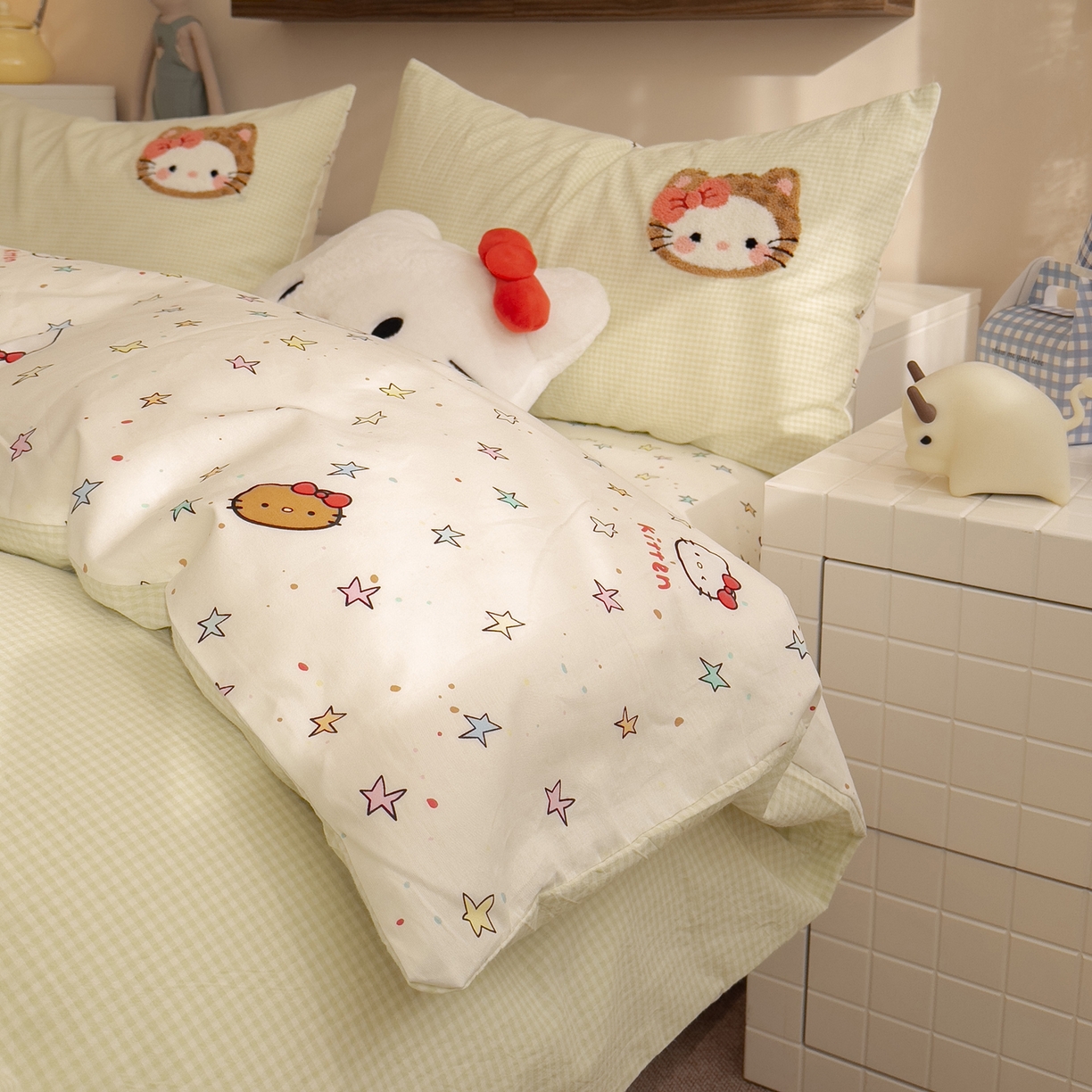 91家纺网 家纺一手货源 找家纺 雅居纺家纺 2026新款全棉色织水洗棉毛巾绣猫咪四件套 绿格猫咪