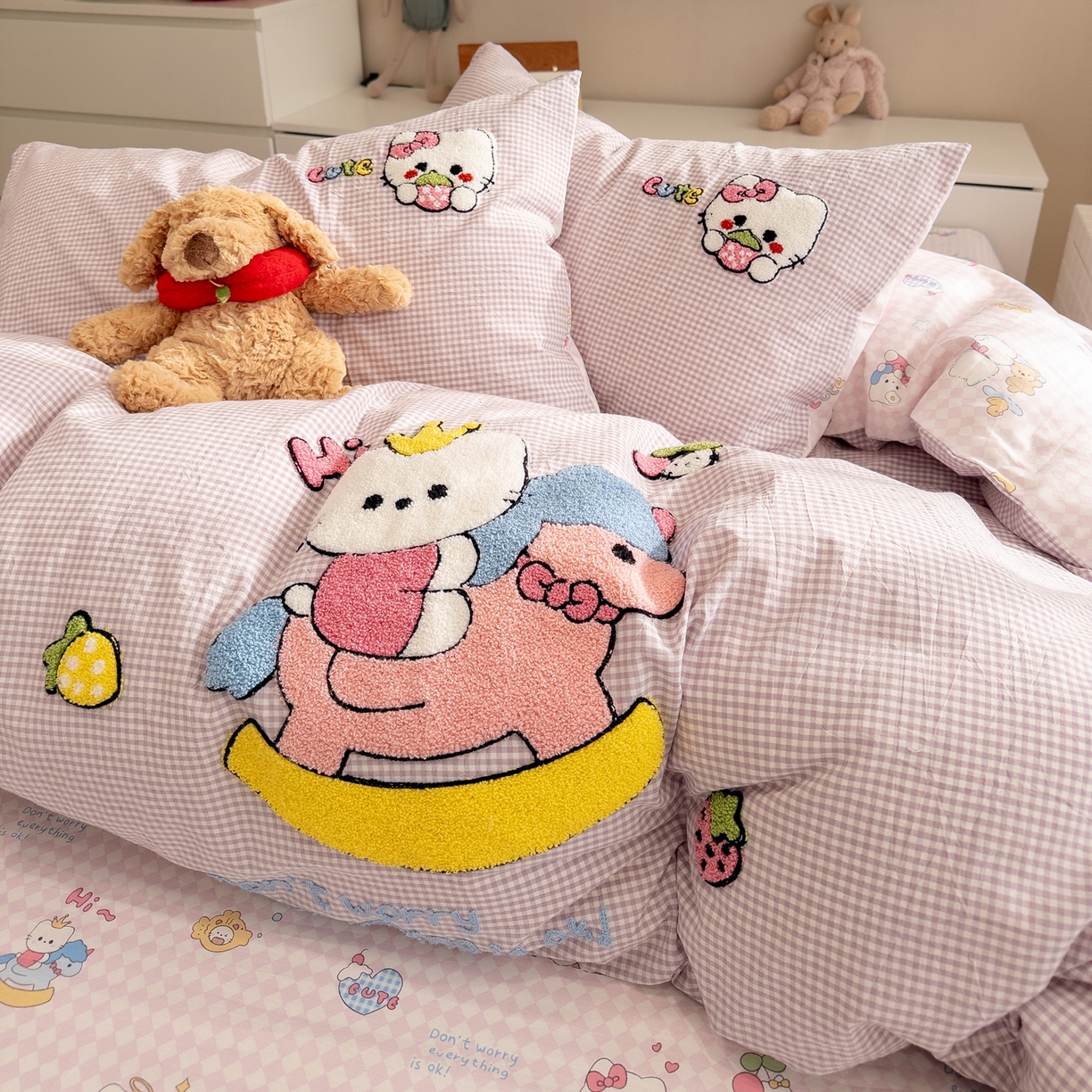 91家纺网 家纺一手货源 找家纺 雅居纺家纺 2026新款全棉色织水洗棉毛巾绣猫咪四件套 木马猫咪