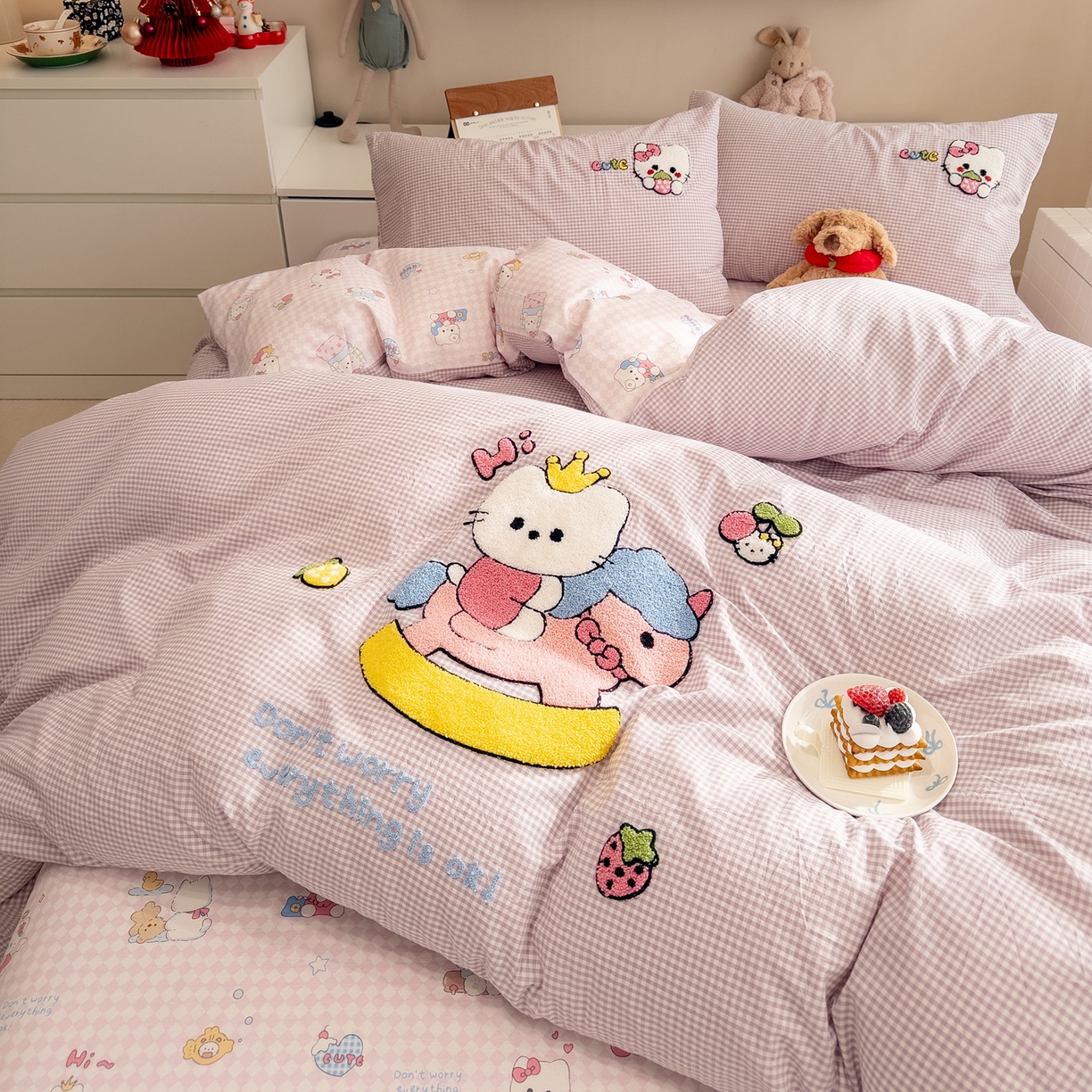 91家纺网 家纺一手货源 找家纺 雅居纺家纺 2026新款全棉色织水洗棉毛巾绣猫咪四件套 木马猫咪