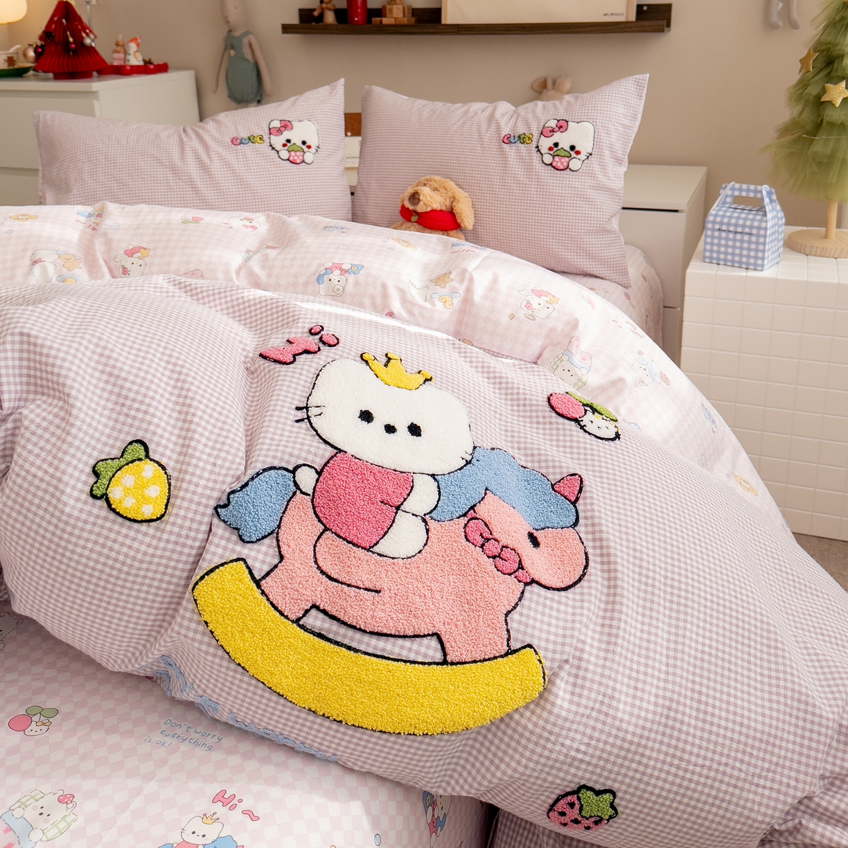 91家纺网 家纺一手货源 找家纺 雅居纺家纺 2026新款全棉色织水洗棉毛巾绣猫咪四件套 木马猫咪