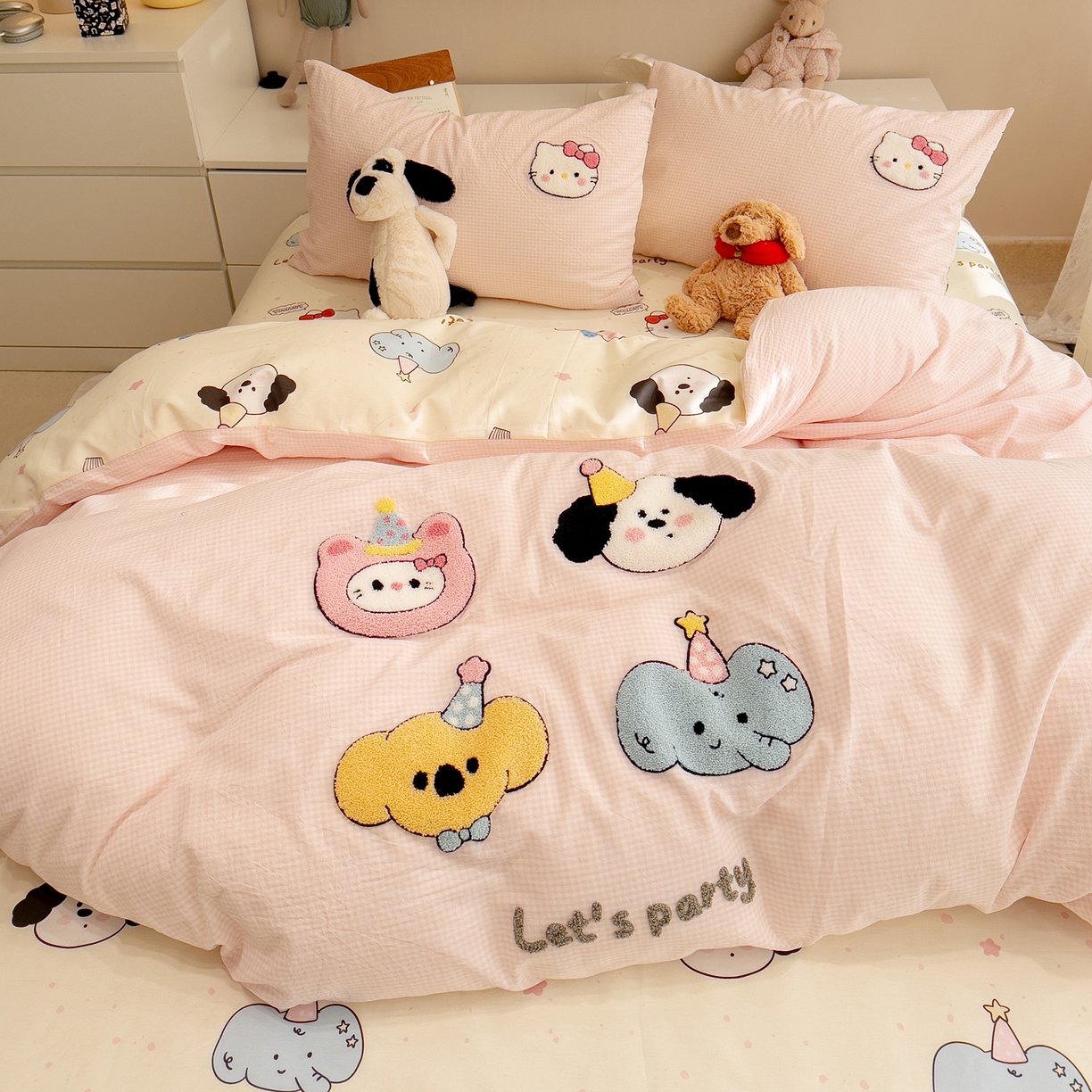 91家纺网 家纺一手货源 找家纺 雅居纺家纺 2026新款全棉色织水洗棉毛巾绣猫咪四件套 派对小猫