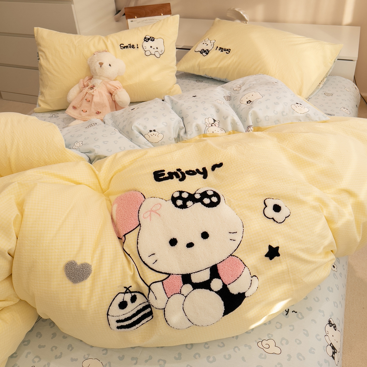 91家纺网 家纺一手货源 找家纺 雅居纺家纺 2026新款全棉色织水洗棉毛巾绣猫咪四件套 气球猫咪