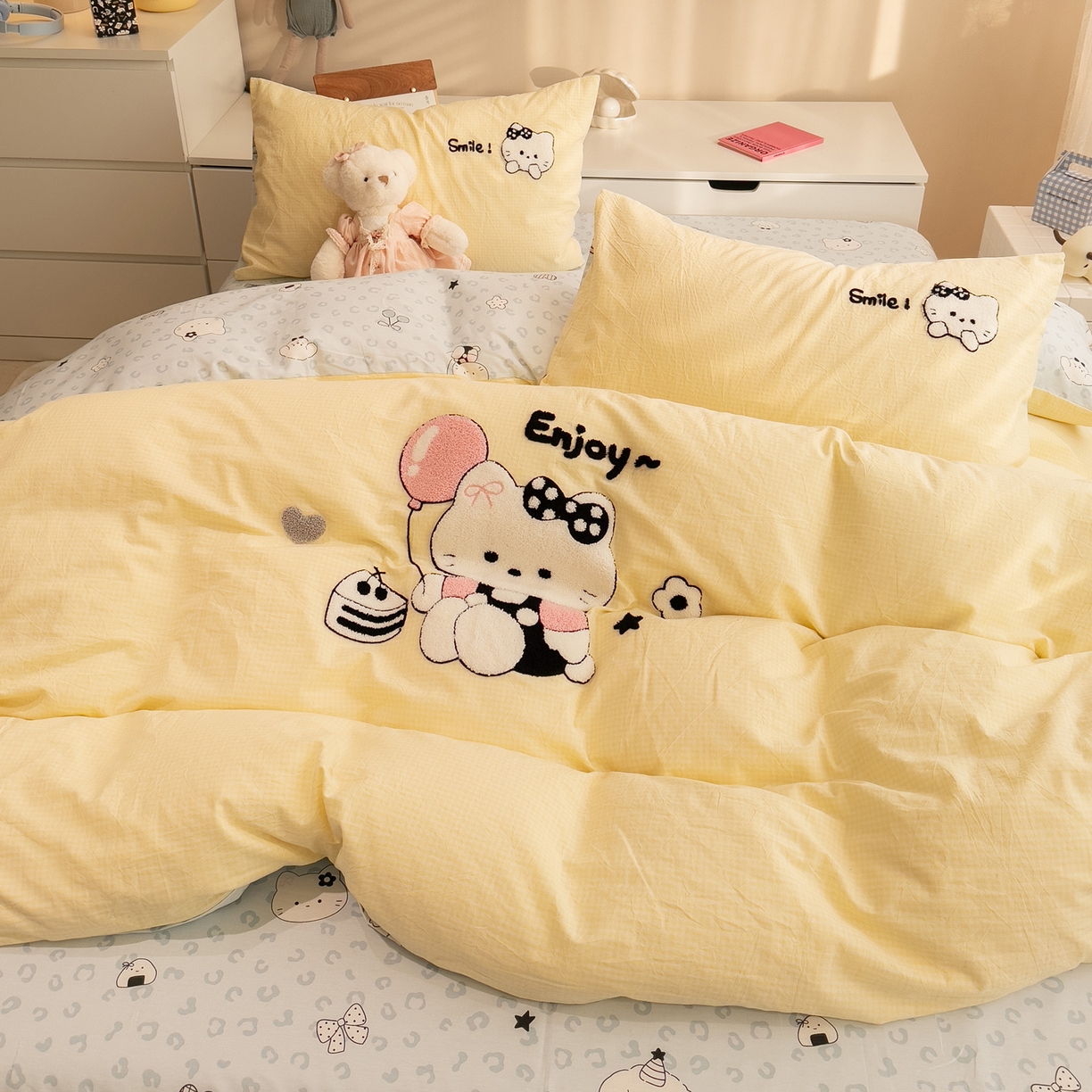 91家纺网 家纺一手货源 找家纺 雅居纺家纺 2026新款全棉色织水洗棉毛巾绣猫咪四件套 气球猫咪