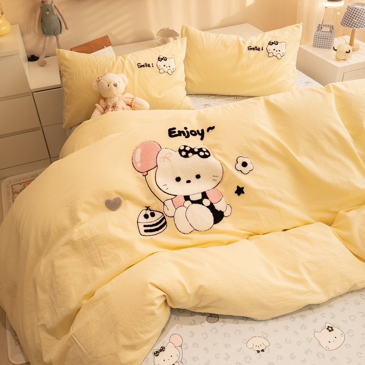 91家纺网 家纺一手货源 找家纺 雅居纺家纺 2026新款全棉色织水洗棉毛巾绣猫咪四件套 气球猫咪