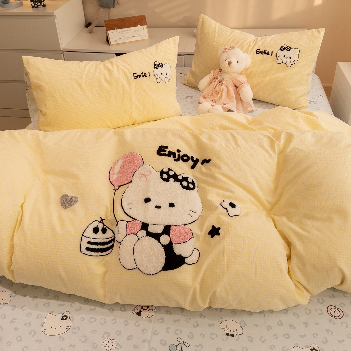 91家纺网 家纺一手货源 找家纺 雅居纺家纺 2026新款全棉色织水洗棉毛巾绣猫咪四件套 气球猫咪