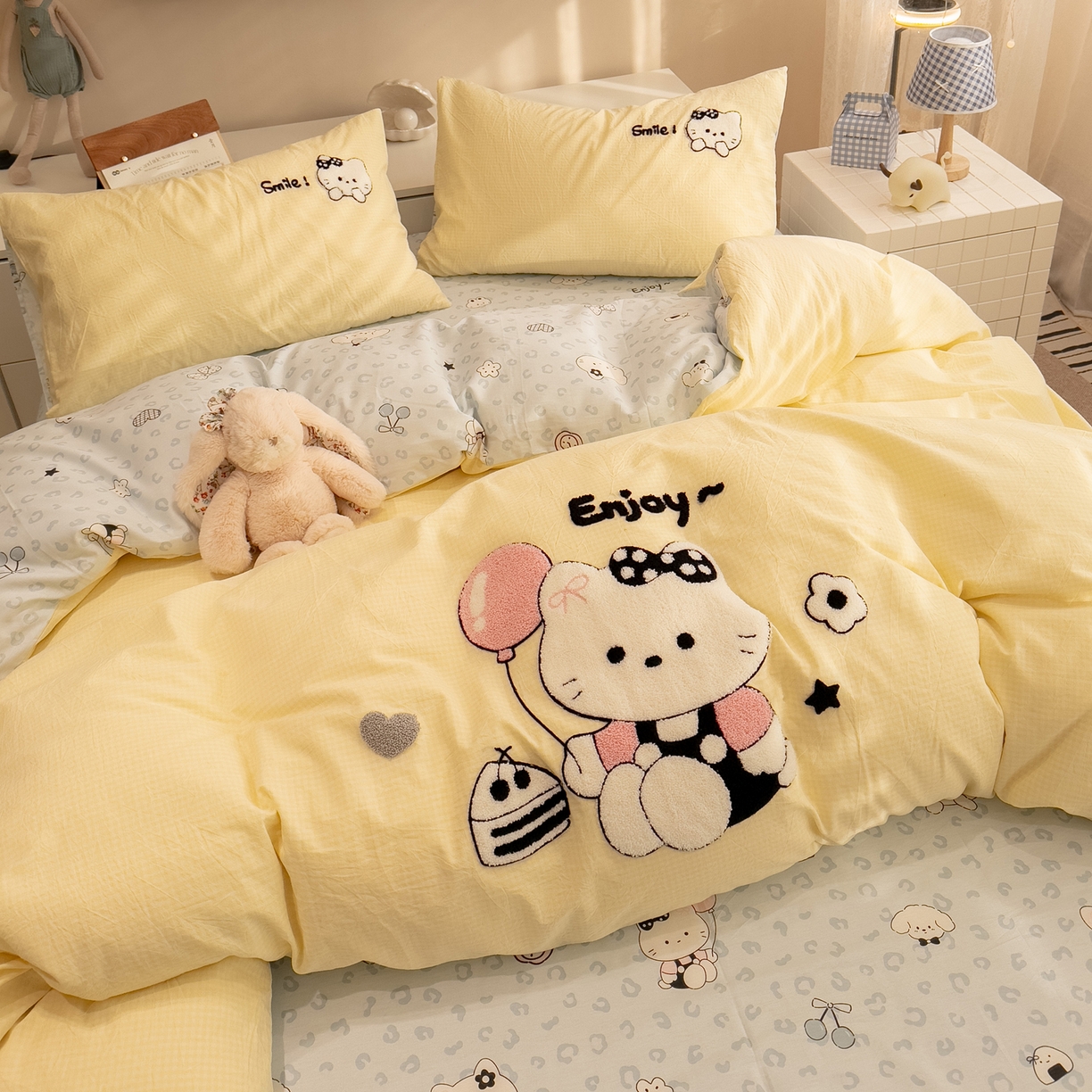 91家纺网 家纺一手货源 找家纺 雅居纺家纺 2026新款全棉色织水洗棉毛巾绣猫咪四件套 气球猫咪