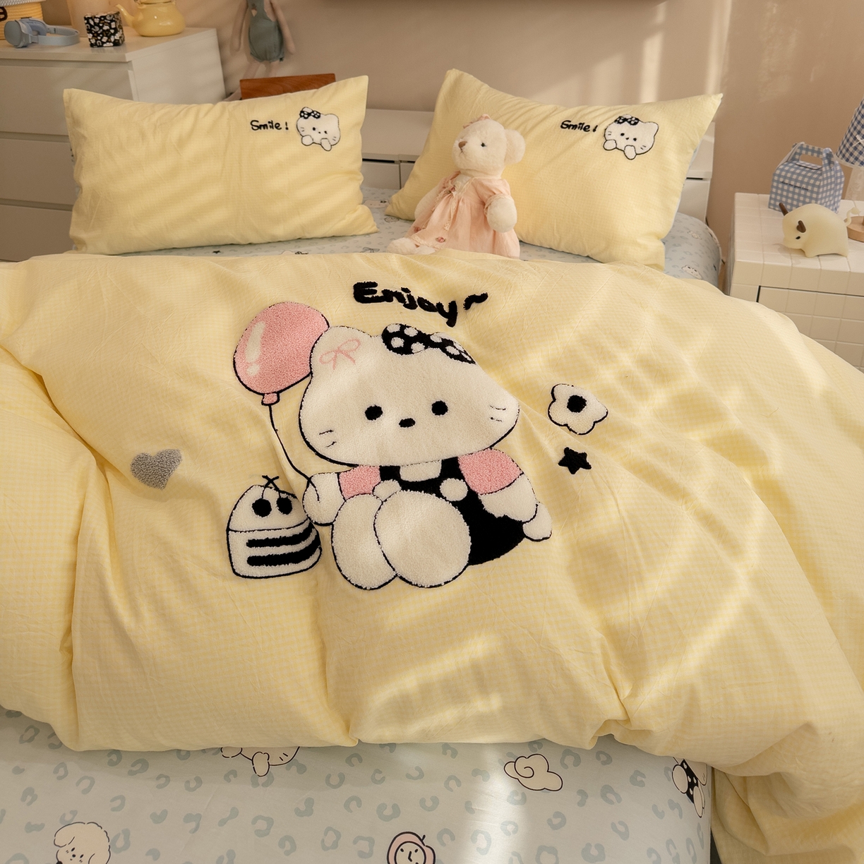 91家纺网 家纺一手货源 找家纺 雅居纺家纺 2026新款全棉色织水洗棉毛巾绣猫咪四件套 气球猫咪