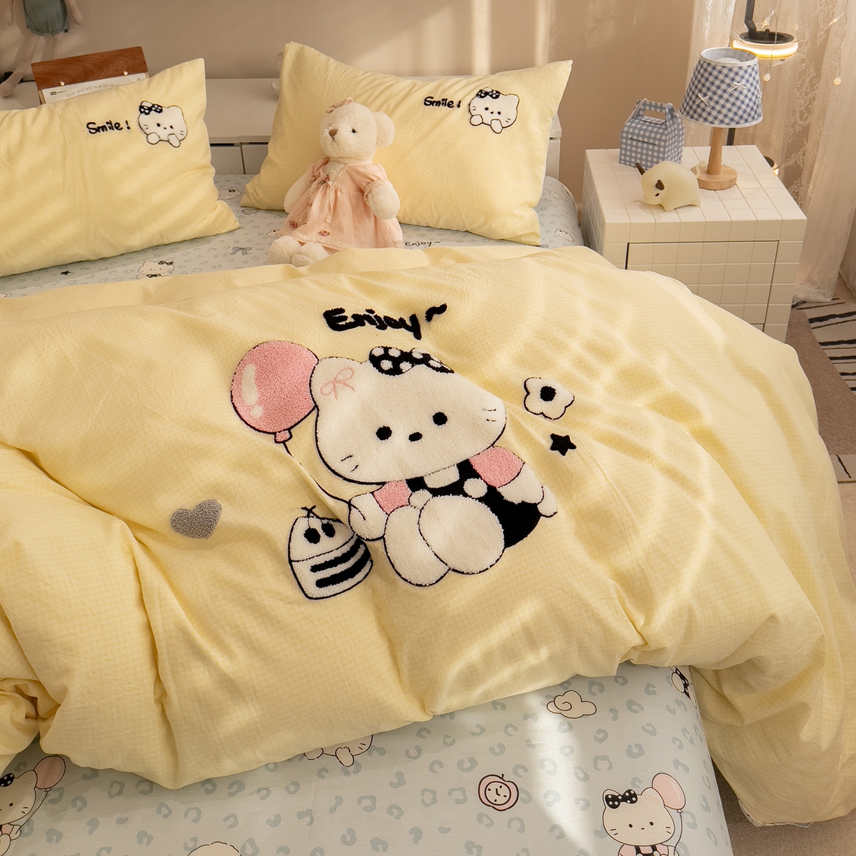 91家纺网 家纺一手货源 找家纺 雅居纺家纺 2026新款全棉色织水洗棉毛巾绣猫咪四件套 气球猫咪