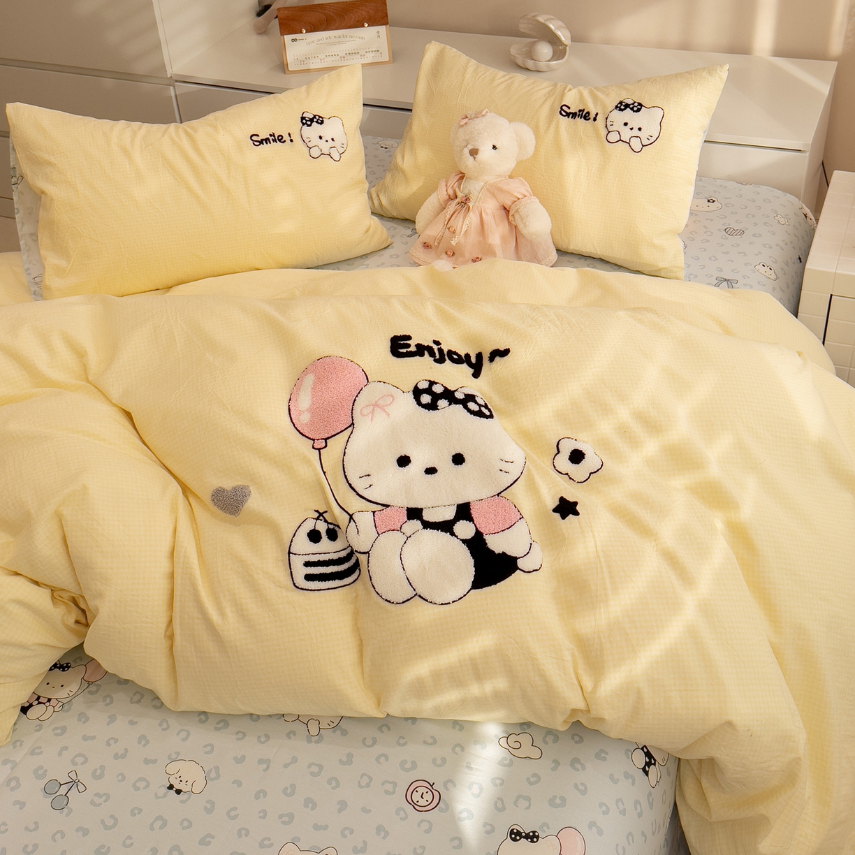 91家纺网 家纺一手货源 找家纺 雅居纺家纺 2026新款全棉色织水洗棉毛巾绣猫咪四件套 气球猫咪