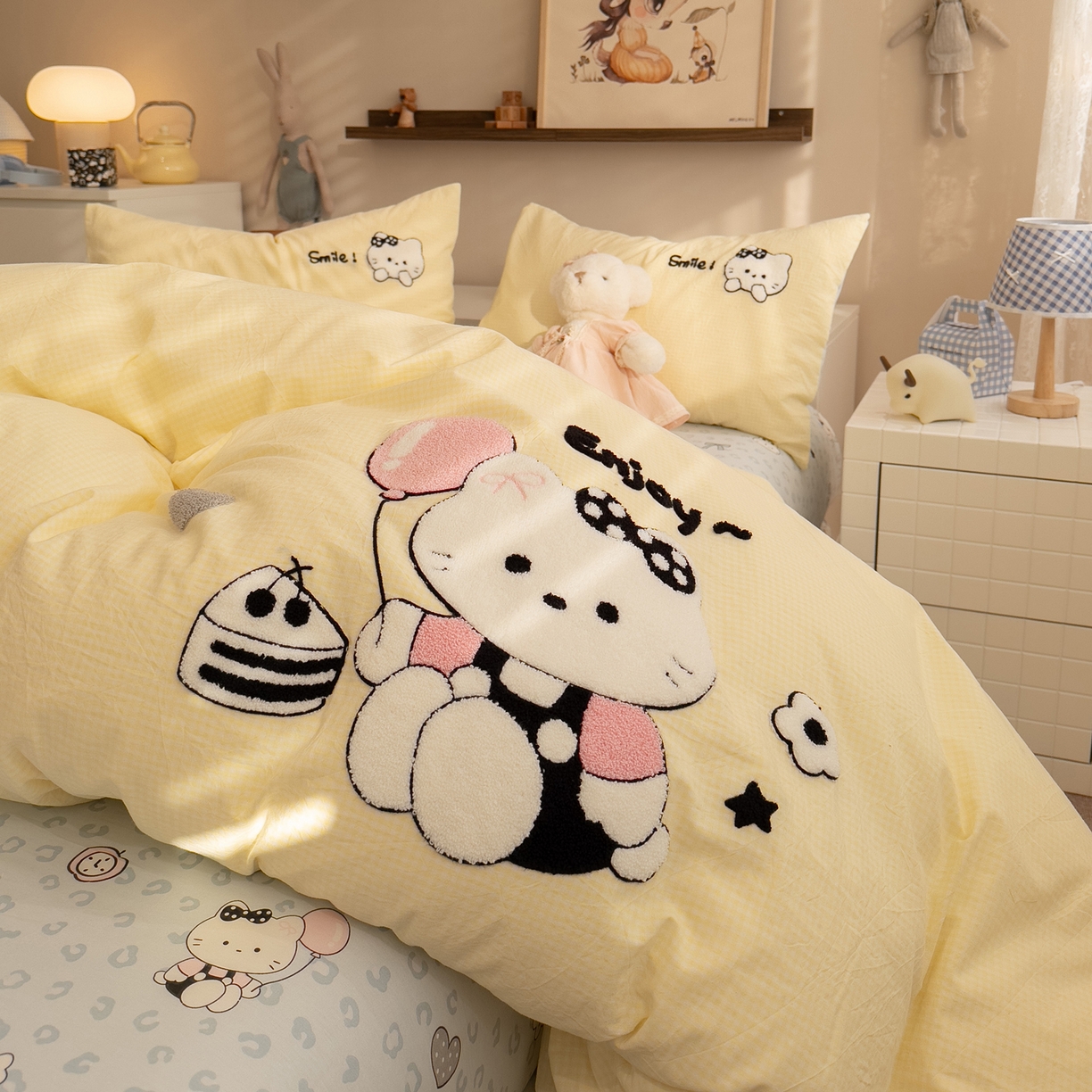 91家纺网 家纺一手货源 找家纺 雅居纺家纺 2026新款全棉色织水洗棉毛巾绣猫咪四件套 气球猫咪