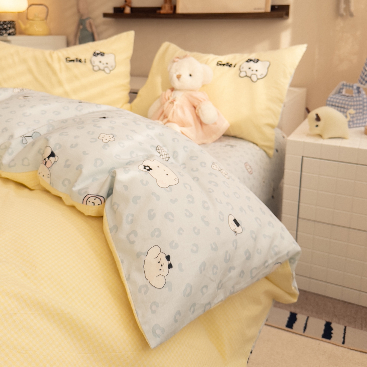 91家纺网 家纺一手货源 找家纺 雅居纺家纺 2026新款全棉色织水洗棉毛巾绣猫咪四件套 气球猫咪