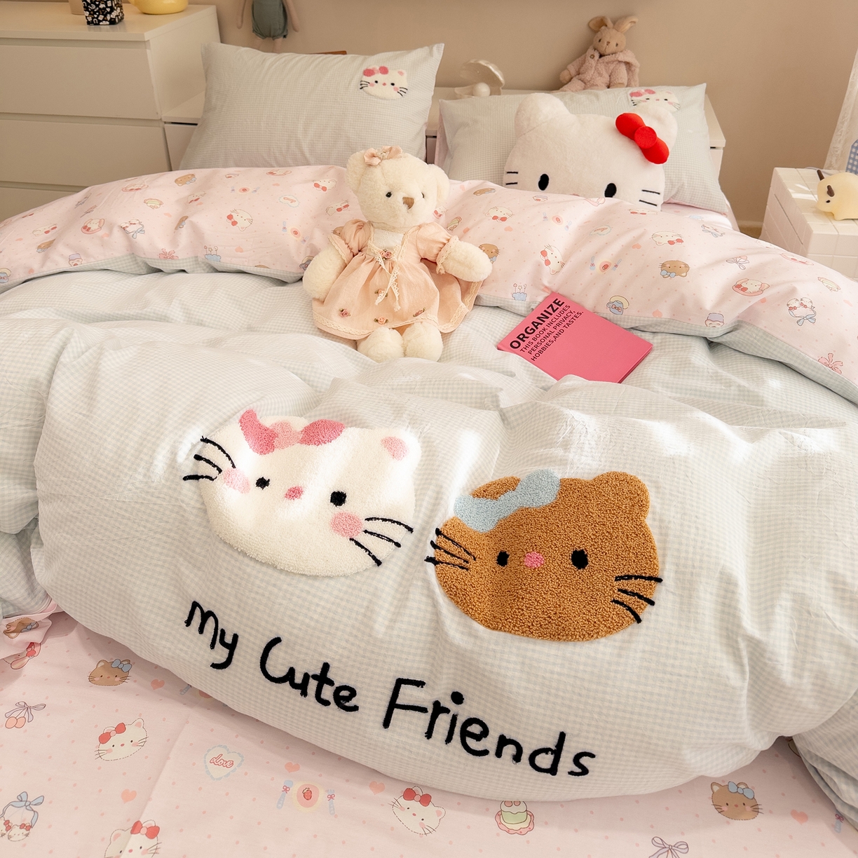 91家纺网 家纺一手货源 找家纺 雅居纺家纺 2026新款全棉色织水洗棉毛巾绣猫咪四件套 幸福猫咪