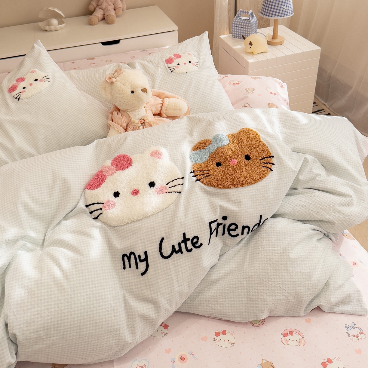 91家纺网 家纺一手货源 找家纺 雅居纺家纺 2026新款全棉色织水洗棉毛巾绣猫咪四件套 幸福猫咪