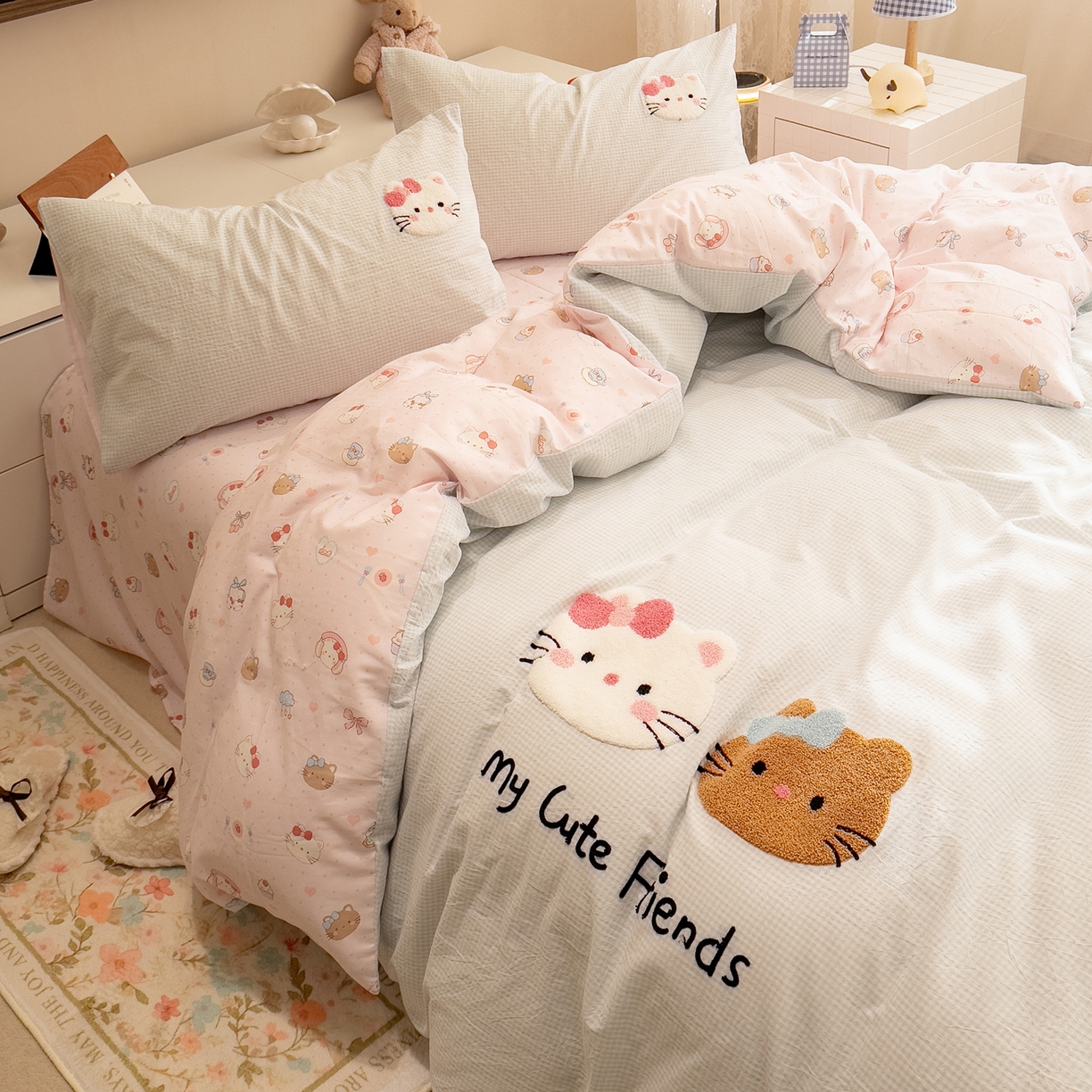 91家纺网 家纺一手货源 找家纺 雅居纺家纺 2026新款全棉色织水洗棉毛巾绣猫咪四件套 幸福猫咪