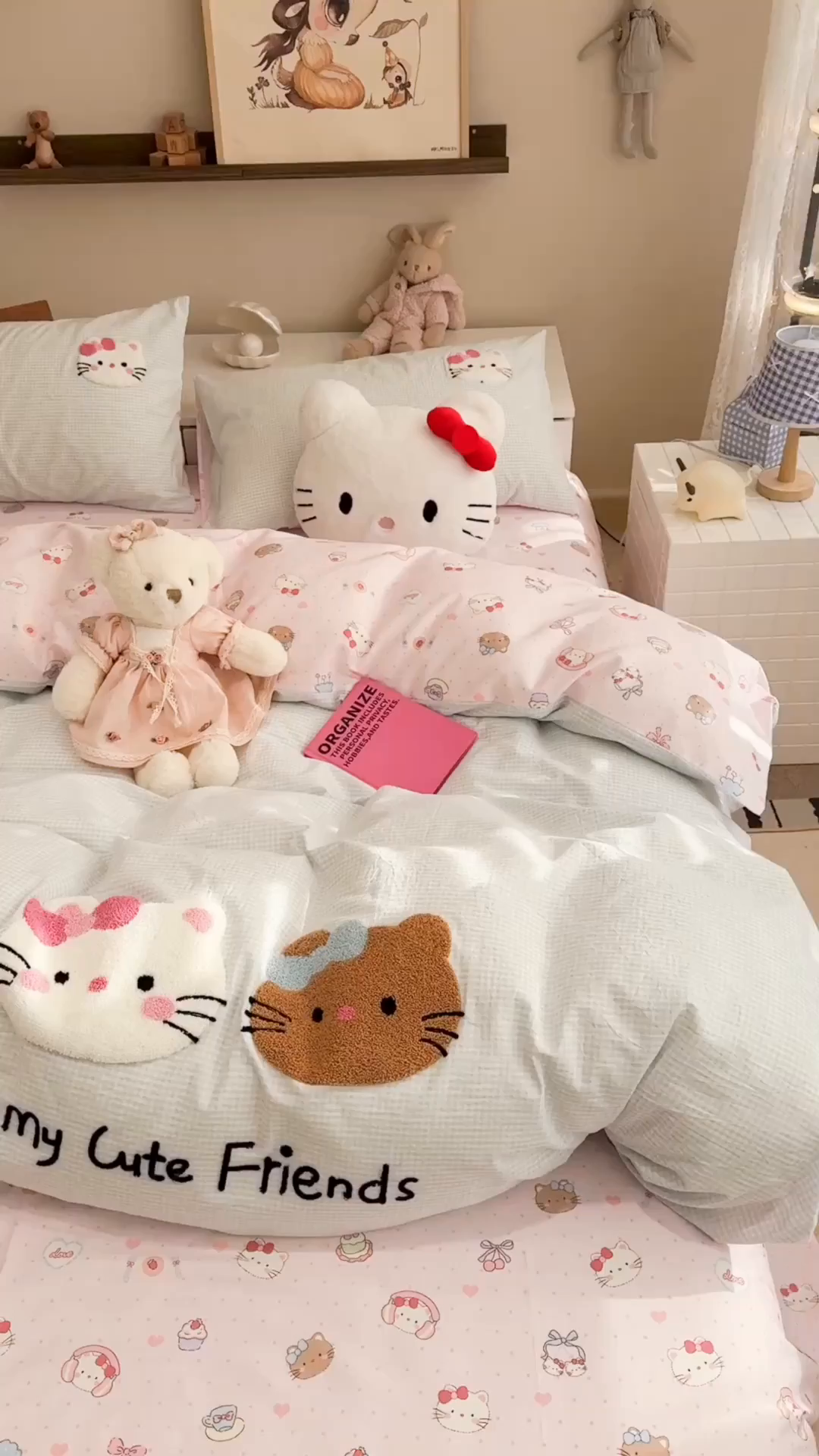 91家纺网 家纺一手货源 找家纺 雅居纺家纺 2026新款全棉色织水洗棉毛巾绣猫咪四件套 幸福猫咪