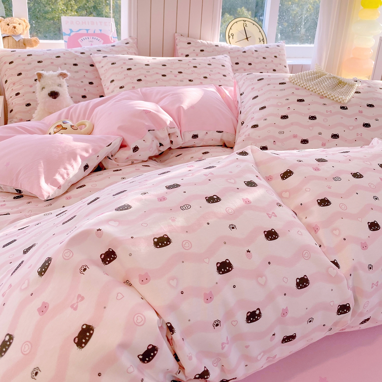 91家纺网 家纺一手货源 找家纺 小懒猪 2026新款全棉印花卡通系列四件套 粉喵甜梦