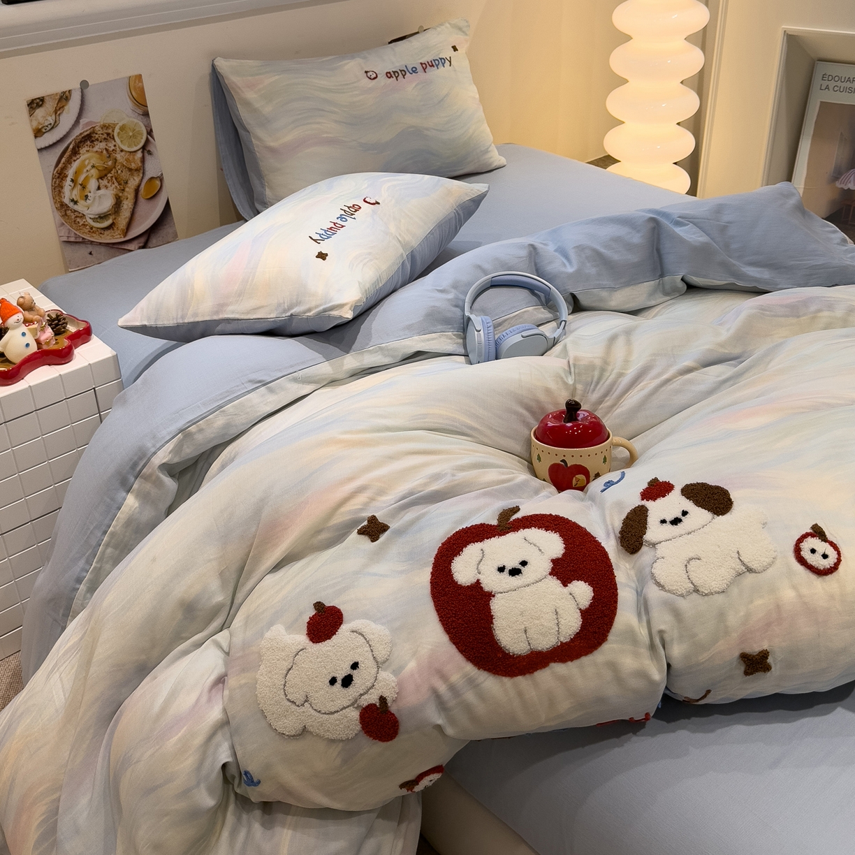 91家纺网 家纺一手货源 找家纺 雅居纺家纺 2026新款全棉双层纱毛巾绣四件套 红苹果小狗