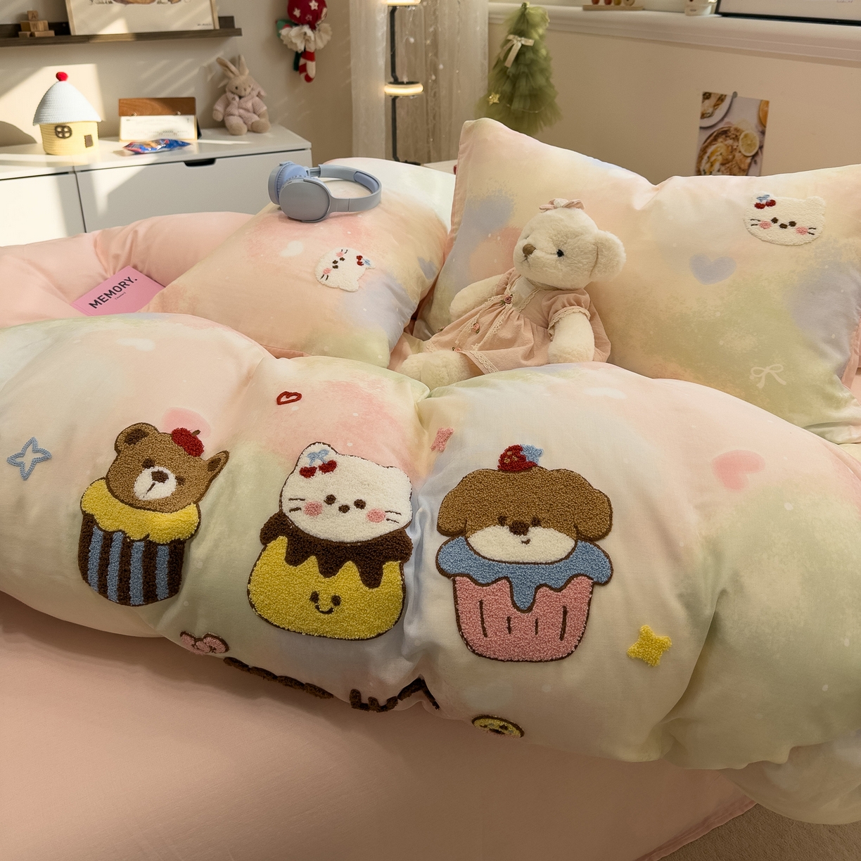 91家纺网 家纺一手货源 找家纺 雅居纺家纺 2026新款全棉双层纱毛巾绣四件套 萌宠甜品