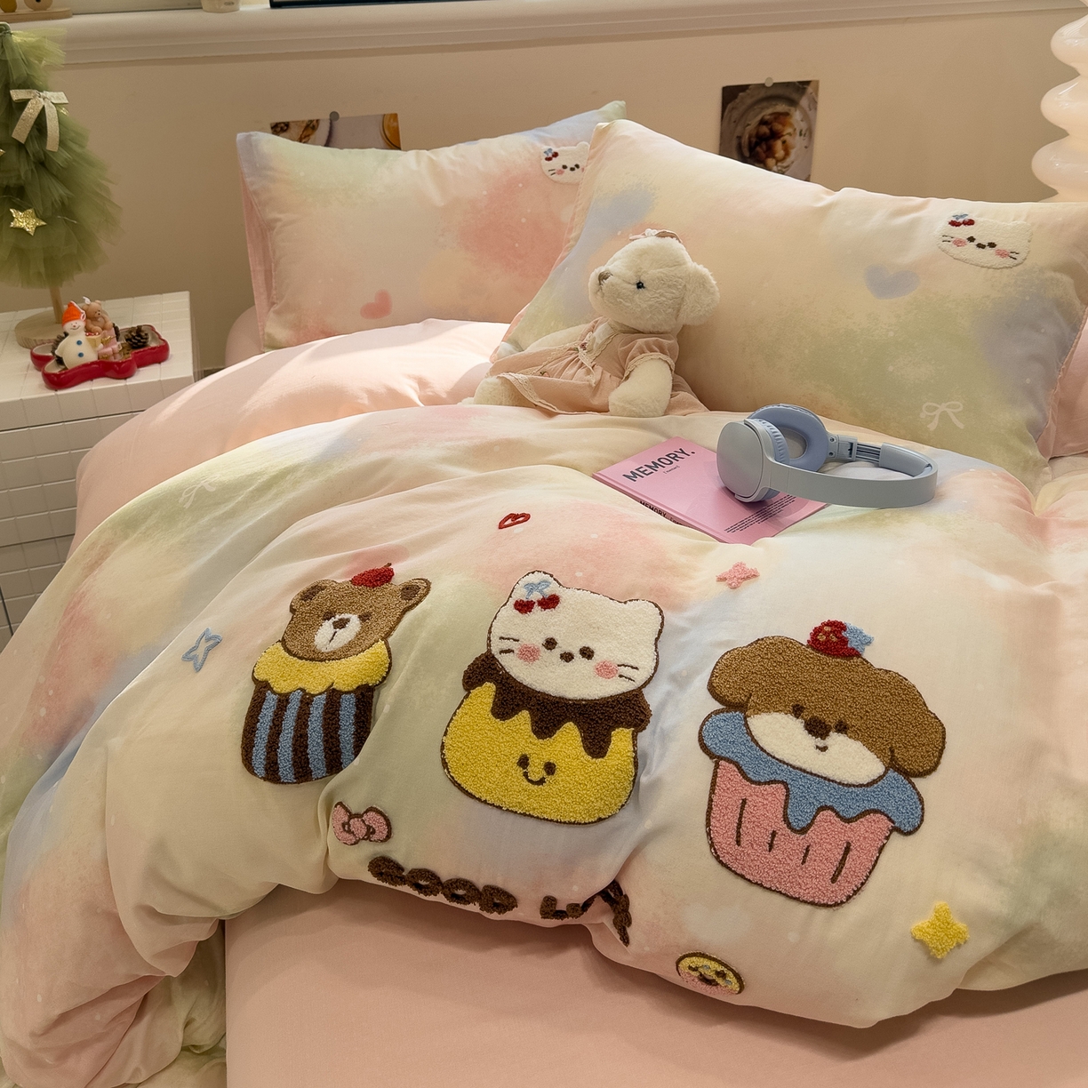 91家纺网 家纺一手货源 找家纺 雅居纺家纺 2026新款全棉双层纱毛巾绣四件套 萌宠甜品