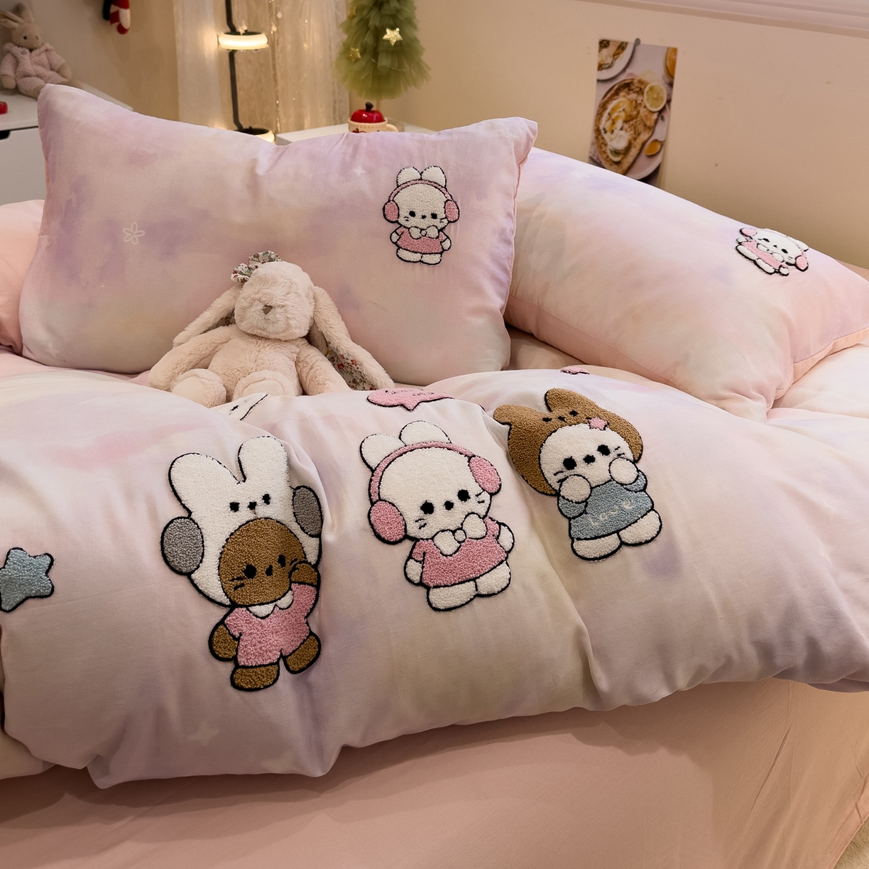 91家纺网 家纺一手货源 找家纺 雅居纺家纺 2026新款全棉双层纱毛巾绣四件套 早安兔兔