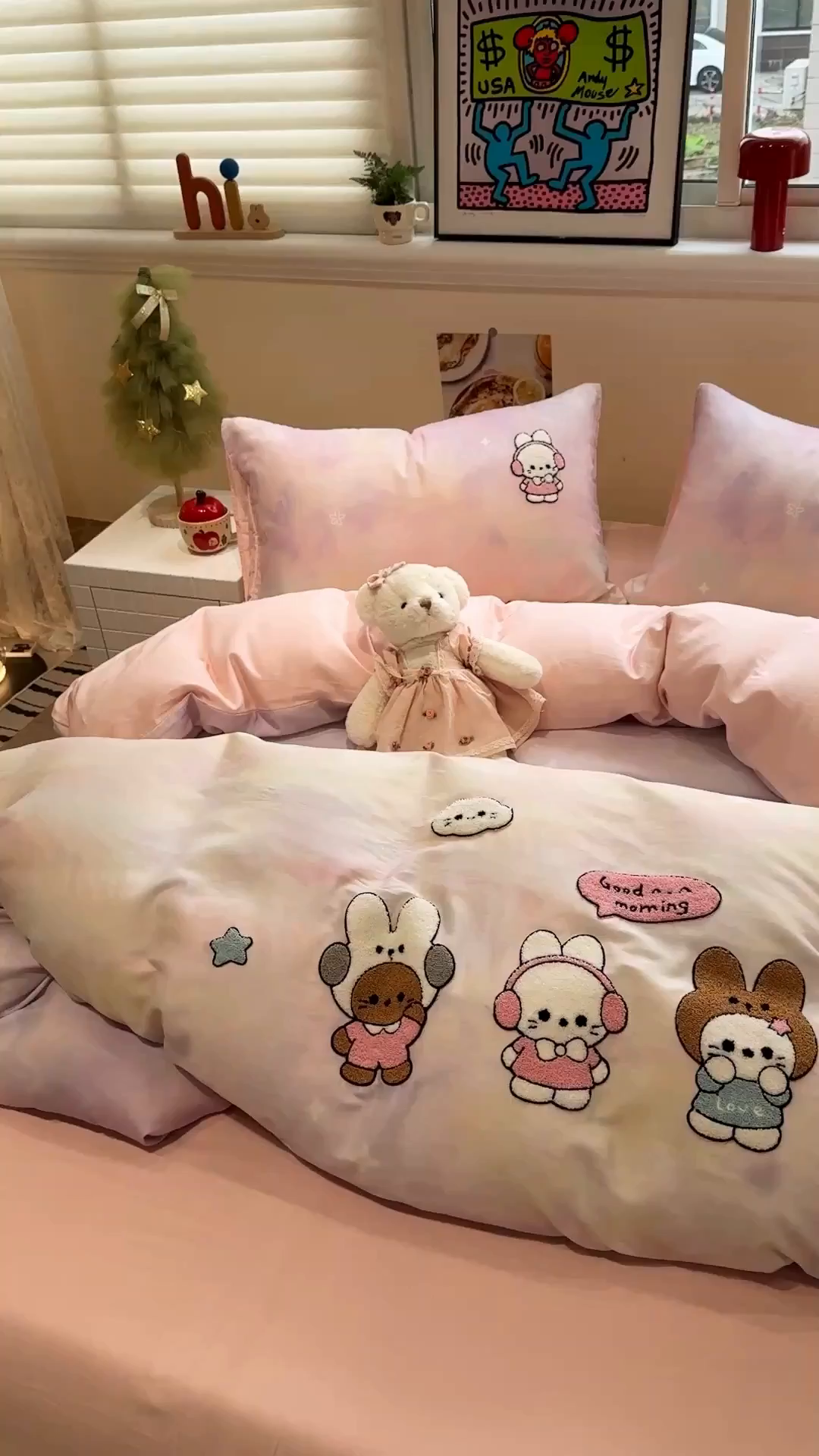 91家纺网 家纺一手货源 找家纺 雅居纺家纺 2026新款全棉双层纱毛巾绣四件套 早安兔兔