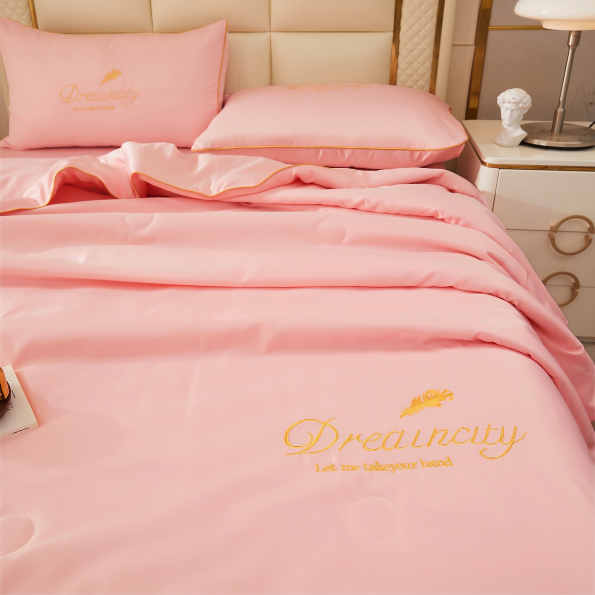 91家纺网 家纺一手货源 找家纺 好尚居 2026新款水洗真丝刺绣夏被被子被芯四件套 粉玉