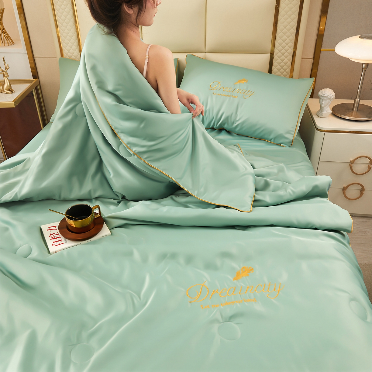 91家纺网 家纺一手货源 找家纺 好尚居 2026新款水洗真丝刺绣夏被被子被芯四件套 深海蓝