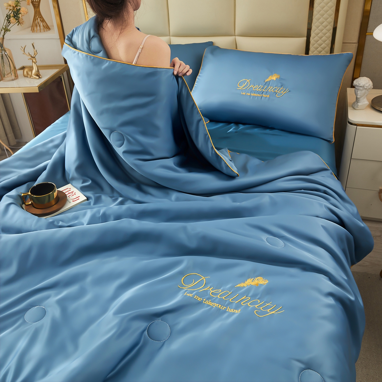 91家纺网 家纺一手货源 找家纺 好尚居 2026新款水洗真丝刺绣夏被被子被芯四件套 雾霾蓝