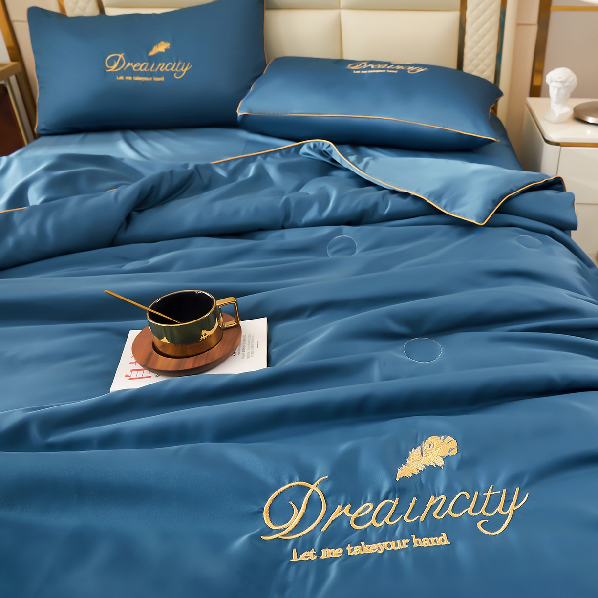 91家纺网 家纺一手货源 找家纺 好尚居 2026新款水洗真丝刺绣夏被被子被芯四件套 宾利蓝