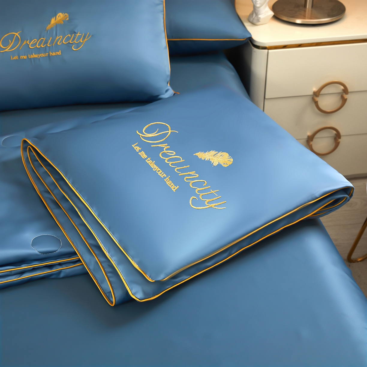 91家纺网 家纺一手货源 找家纺 好尚居 2026新款水洗真丝刺绣夏被被子被芯四件套 雾霾蓝