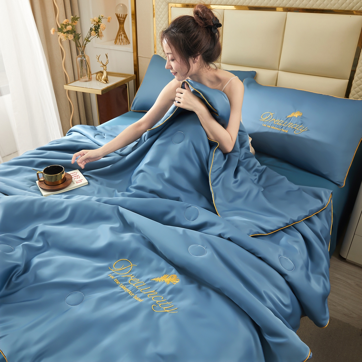 91家纺网 家纺一手货源 找家纺 好尚居 2026新款水洗真丝刺绣夏被被子被芯四件套 雾霾蓝