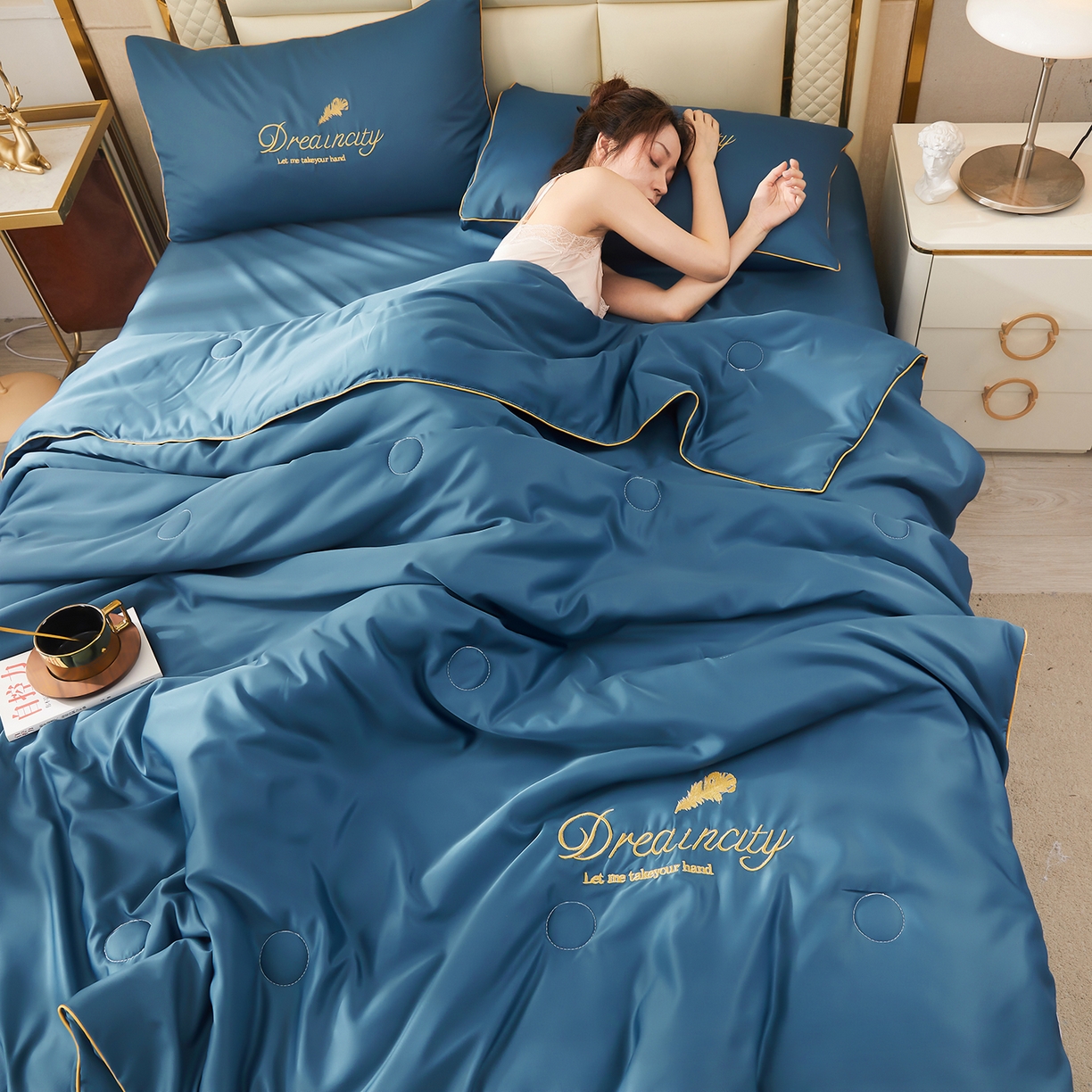 91家纺网 家纺一手货源 找家纺 好尚居 2026新款水洗真丝刺绣夏被被子被芯四件套 宾利蓝