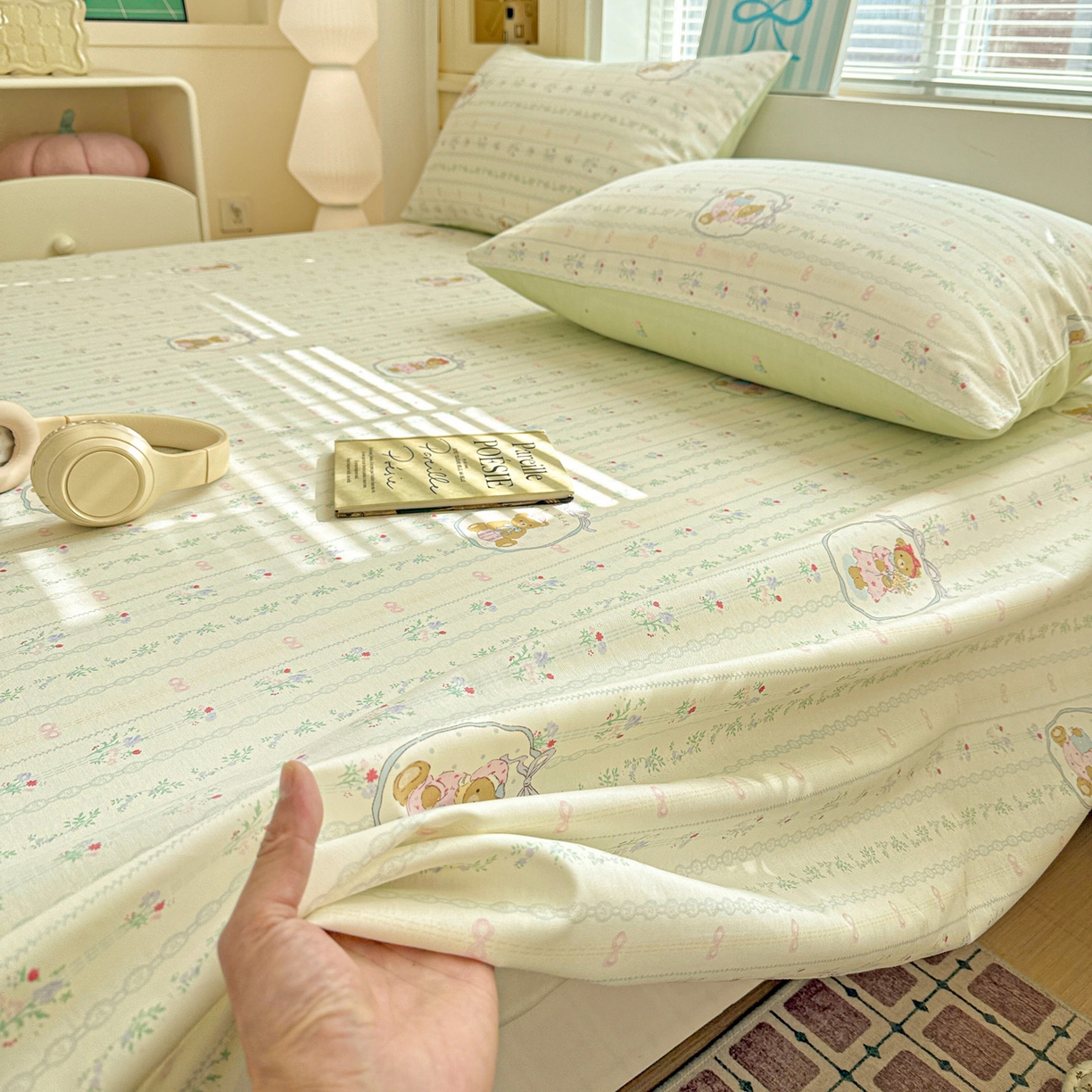 91家纺网 家纺一手货源 找家纺 名品家纺 2026新款100%纯棉床单系列 春日小熊