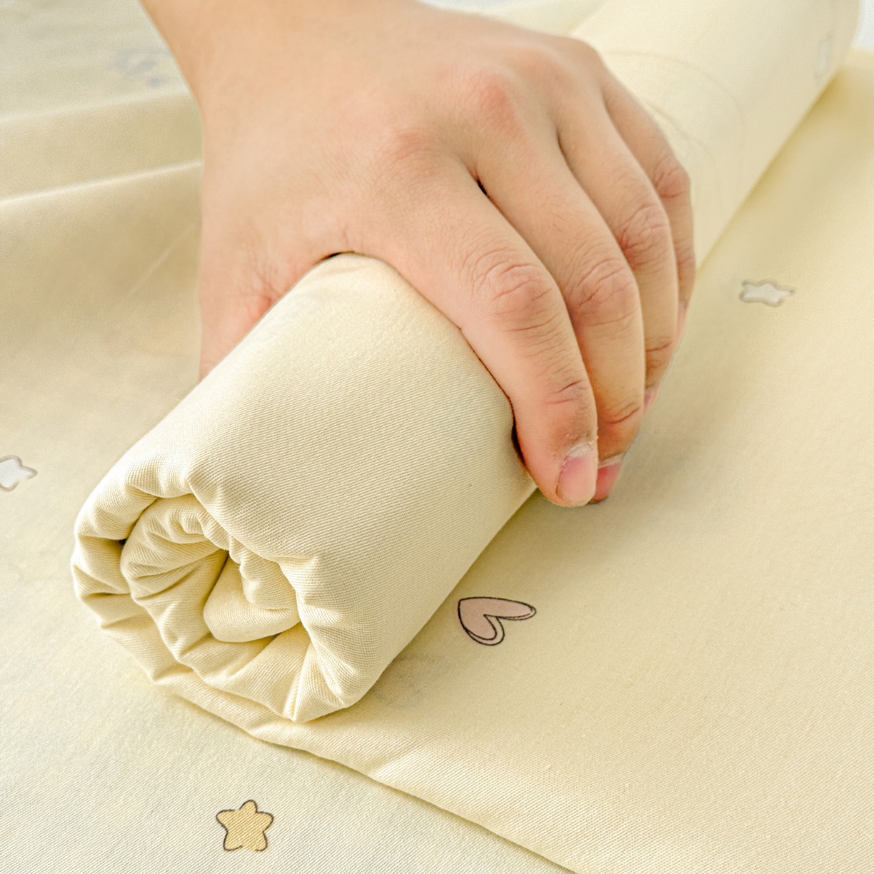 91家纺网 家纺一手货源 找家纺 名品家纺 2026新款100%纯棉床单系列 可爱星星-黄